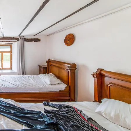 Сasa de vacaciones Characteristic Holiday In With Balcony
