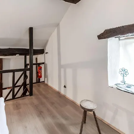 Casa vacanze Characteristic Holiday In With Balcony Cherain